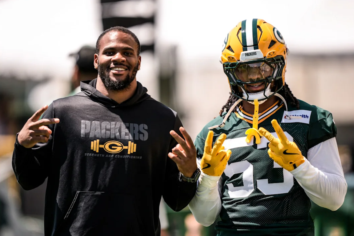 O Green Bay Packers começou os treinamentos da temporada de 2026 monitorando a situação física de diversos jogadores do elenco.